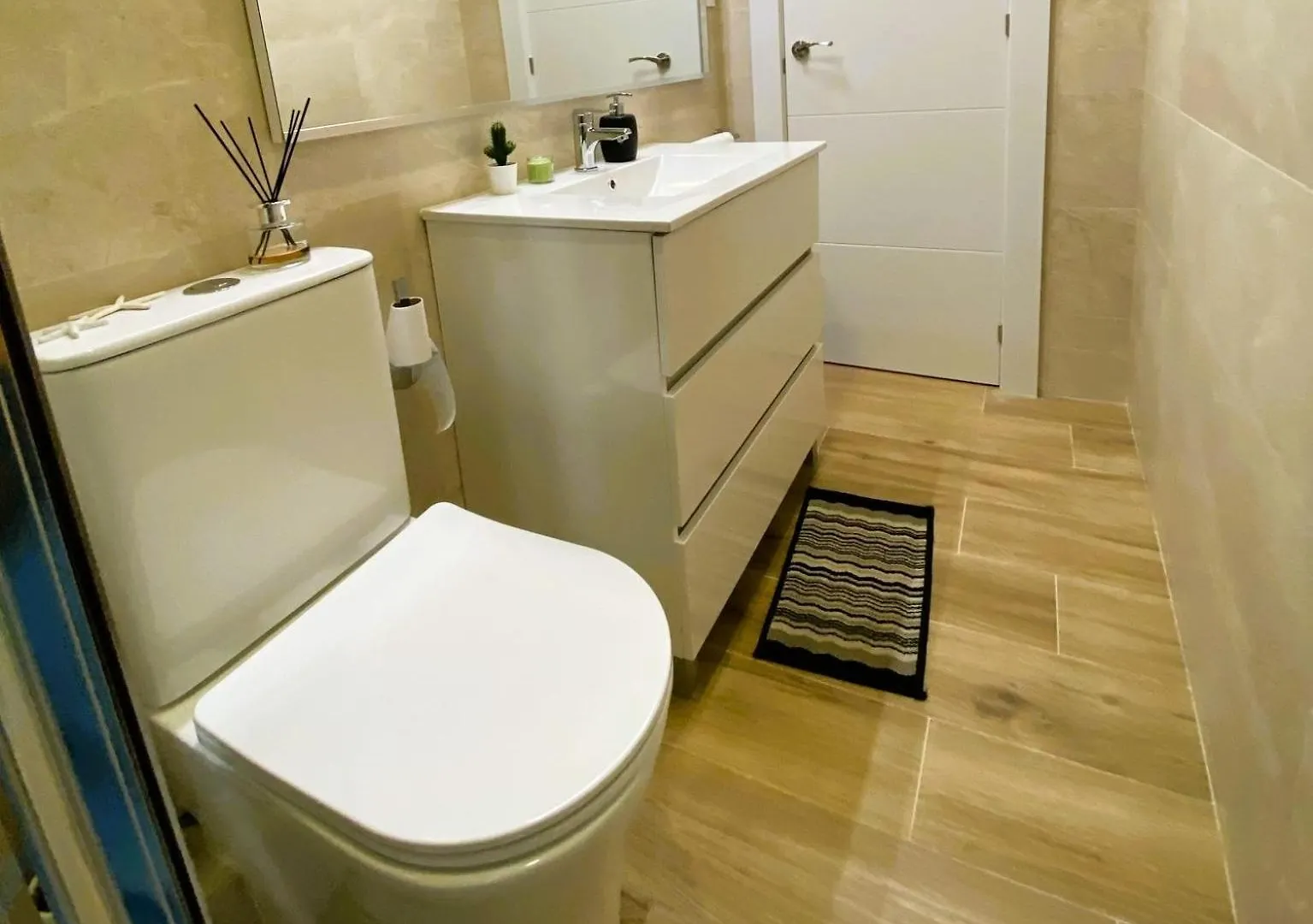 Brand New Apartment In Bcn With Cabin For Photos Santa Coloma de Gramanet