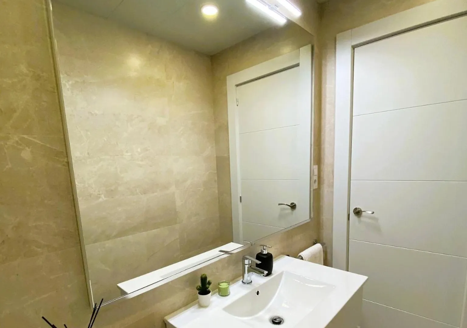 Brand New Apartment In Bcn With Cabin For Photos Santa Coloma de Gramanet